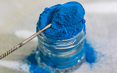 an a tonic really burn belly fat - an image of a glass jar full of blue powder and a spoon with a blue powdery substance
